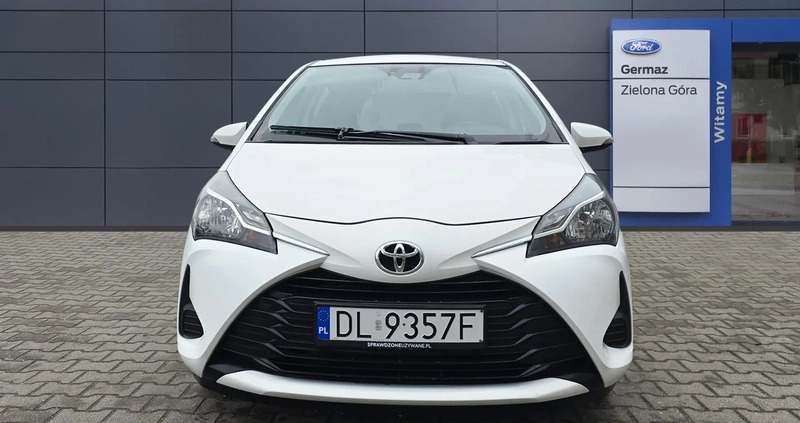 Toyota Yaris cena 47900 przebieg: 100475, rok produkcji 2019 z Miłomłyn małe 466